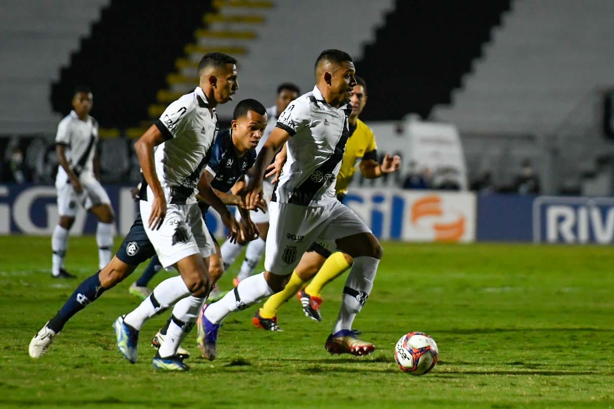 Ponte tropeça em casa e segue no Z-4