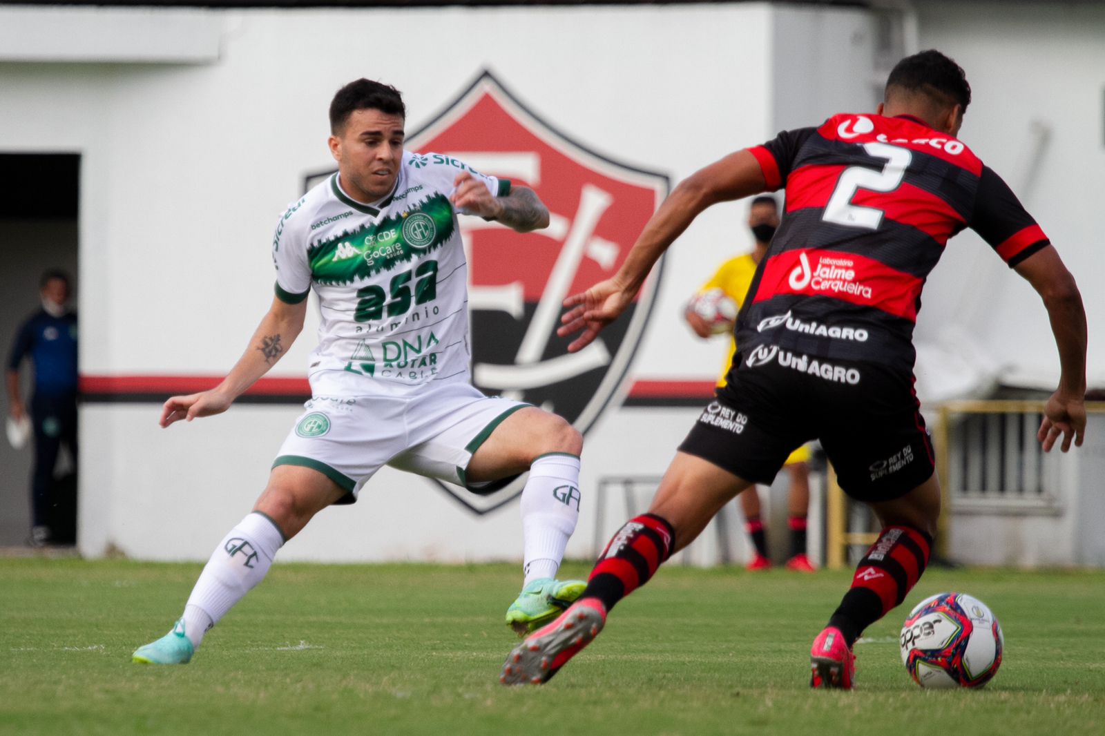 Guarani perde sofrendo gol olímpico no Barradão