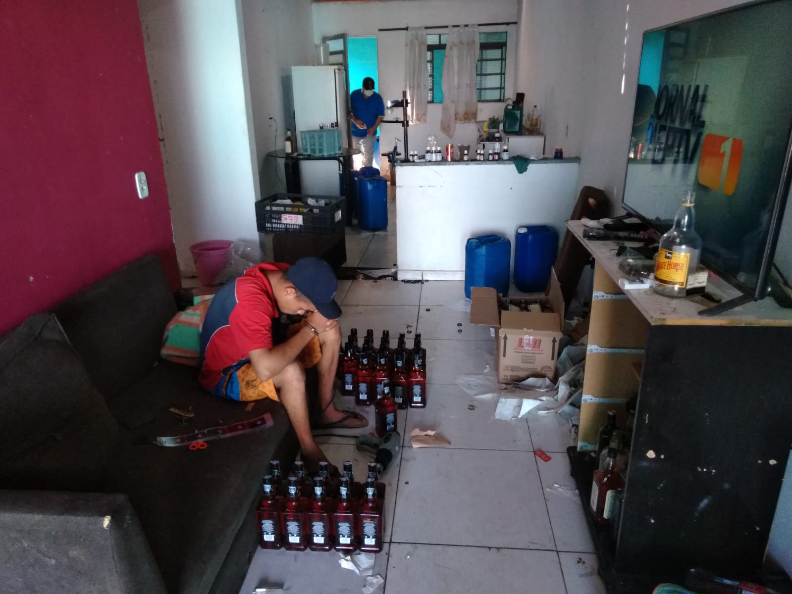 Jovem é preso por falsificar bebidas em Campinas