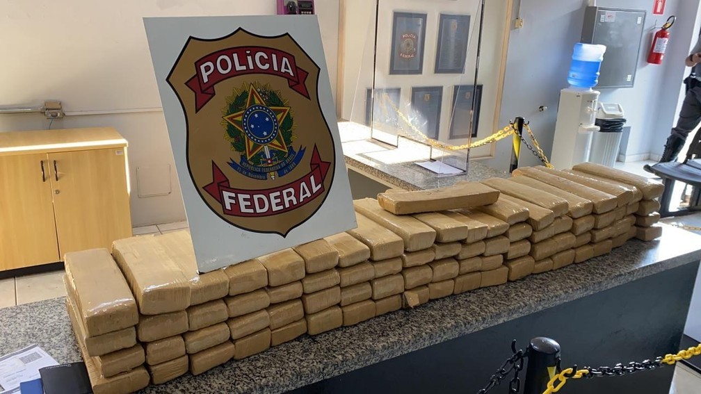 PM prende casal e apreende 70 kg de maconha