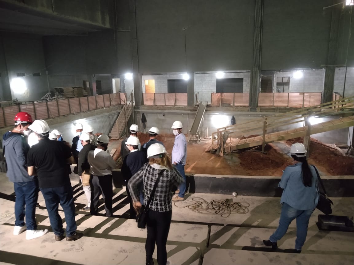 Vereadores visitam obras do Centro de Convivência