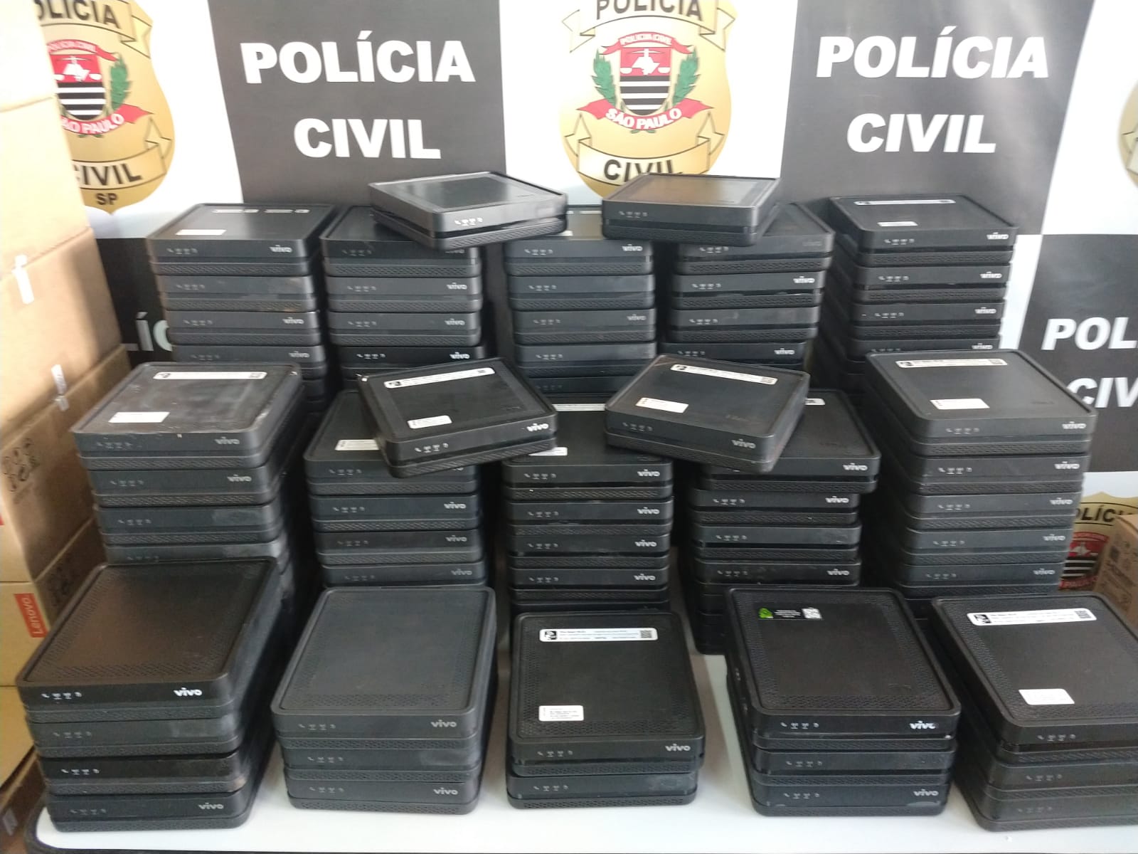 Homem é preso suspeito de vender aparelhos de transmissão de internet