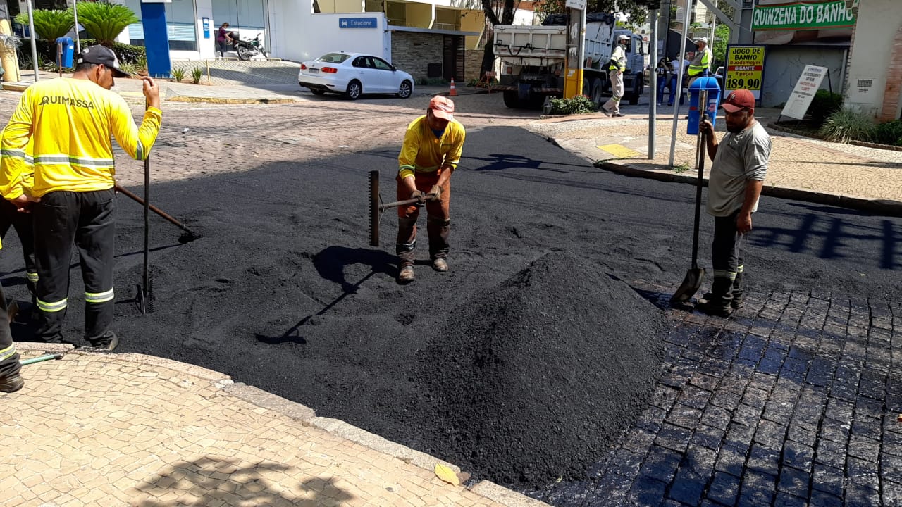 Recapeamento de vias no Cambuí gera polêmica por causa dos paralelepípedos