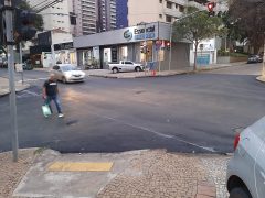 Recapeamento de vias no Cambuí gera polêmica por causa dos paralelepípedos