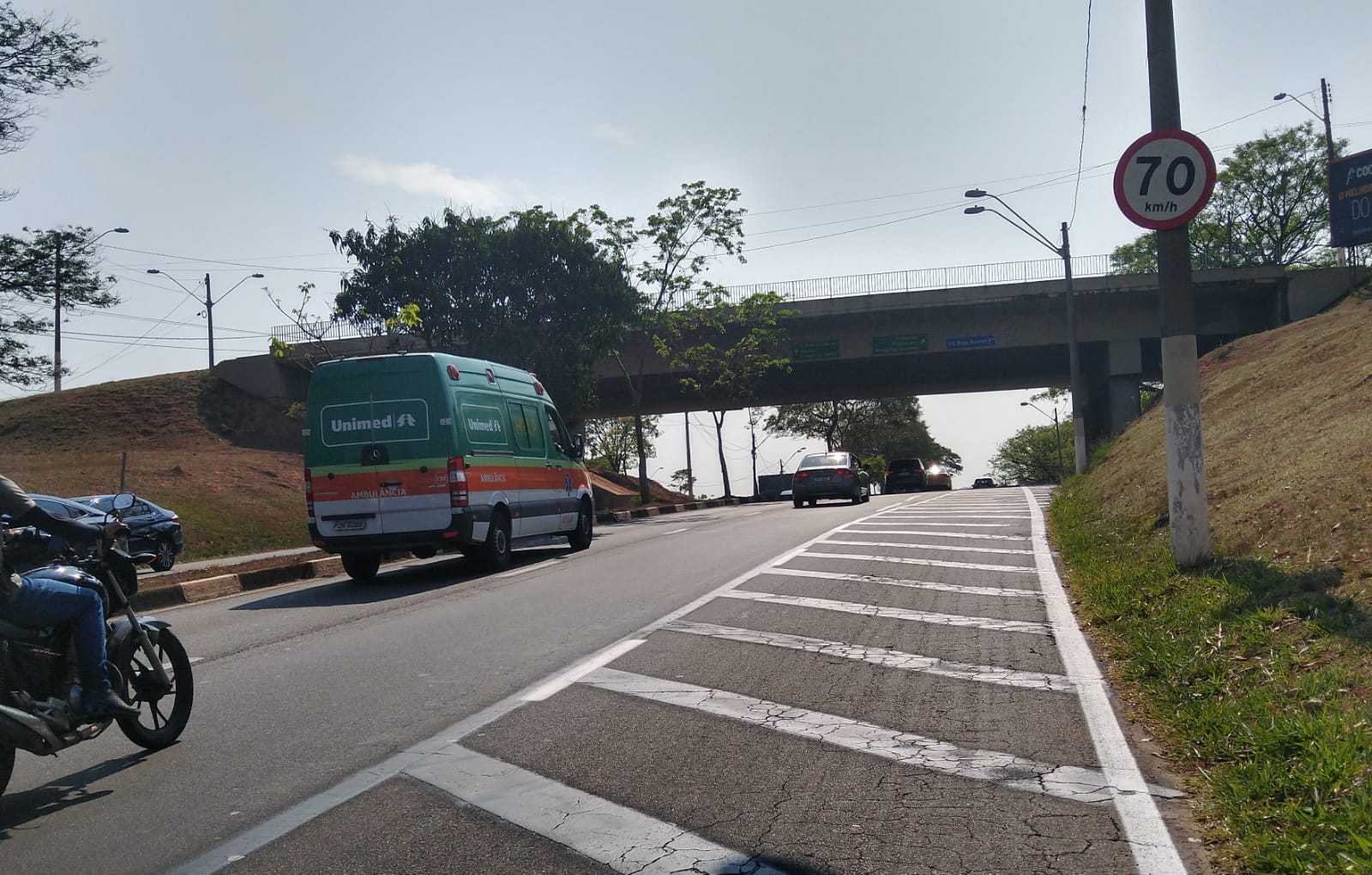 Ampliação de faixa na Rodovia Heitor Penteado confunde motoristas