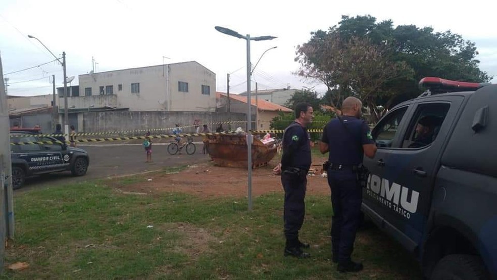 Bebê morre após ser abandonado em caçamba de lixo em Paulínia