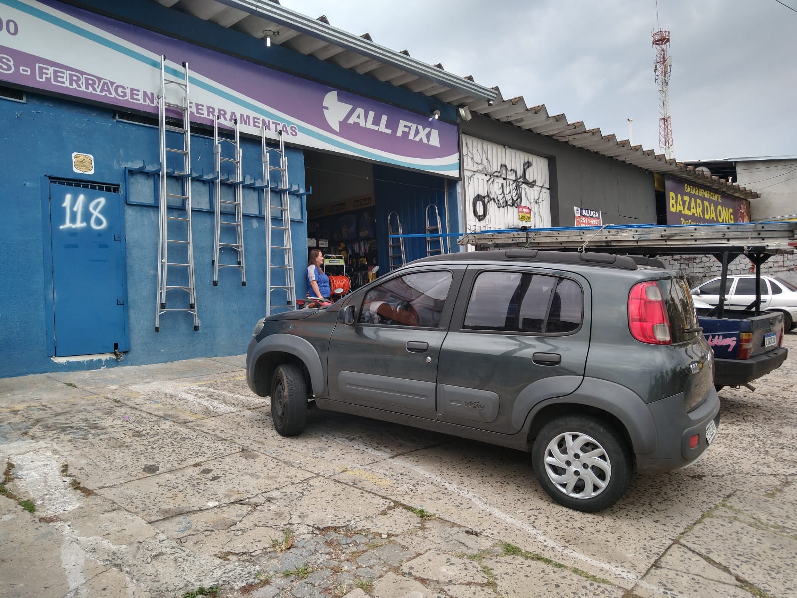 Comerciantes cobram iluminação em local assaltado três vezes em duas semanas