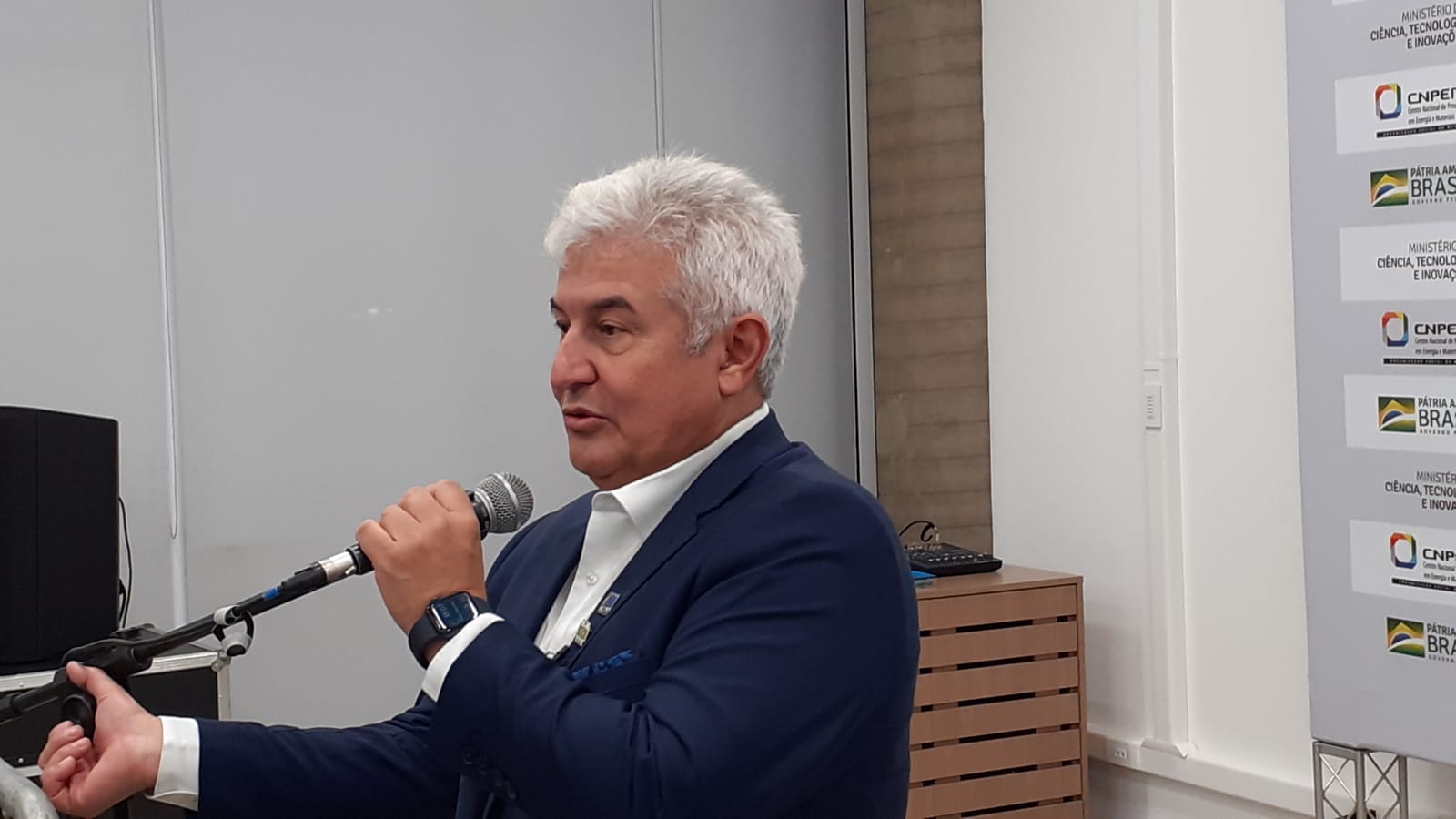 Em Campinas, ministro reclama de corte de orçamento