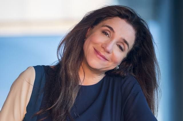 Marisa Orth: atriz estrela monólogo pela 1° vez e há 20 anos contribui para a formação de jovens carentes