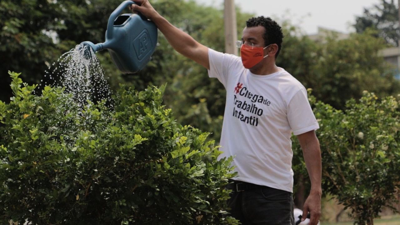 Instituto Anelo recebe críticas por campanha contra trabalho infantil