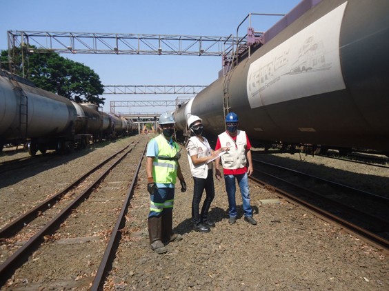 Ipem fiscaliza vagões-tanque em Paulínia 