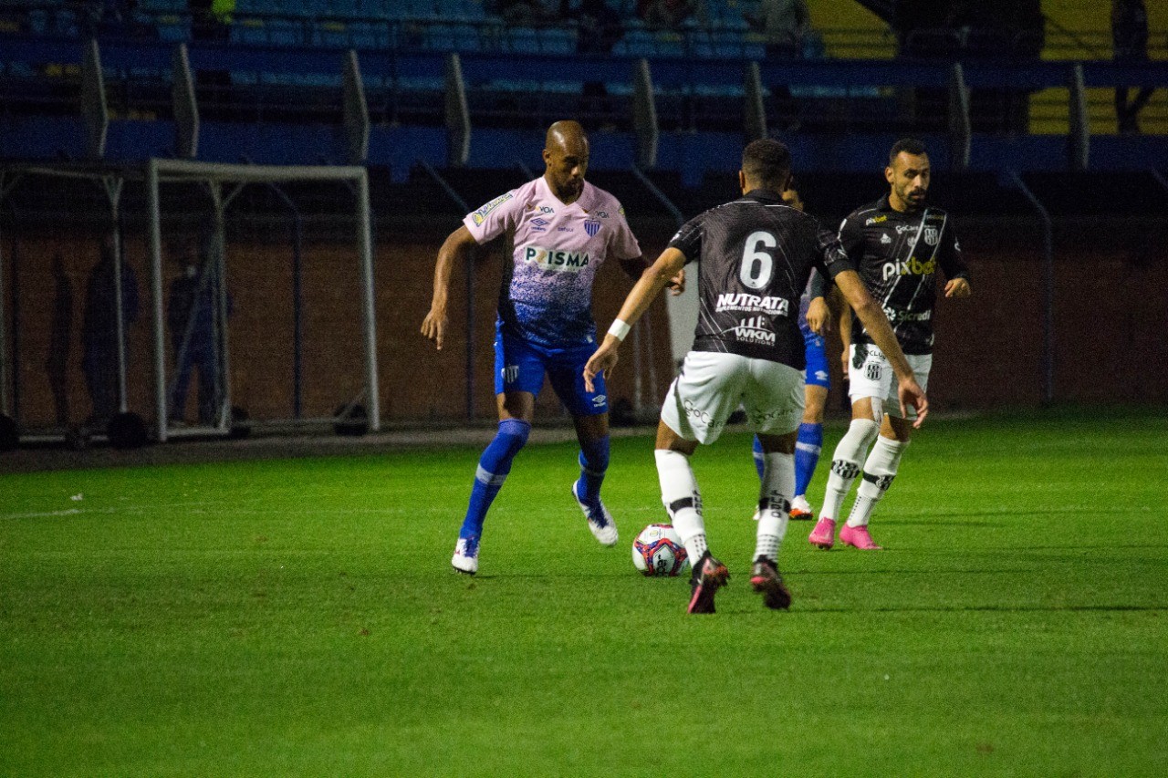 Ponte arranca empate com o vice-líder Avaí na Ressacada