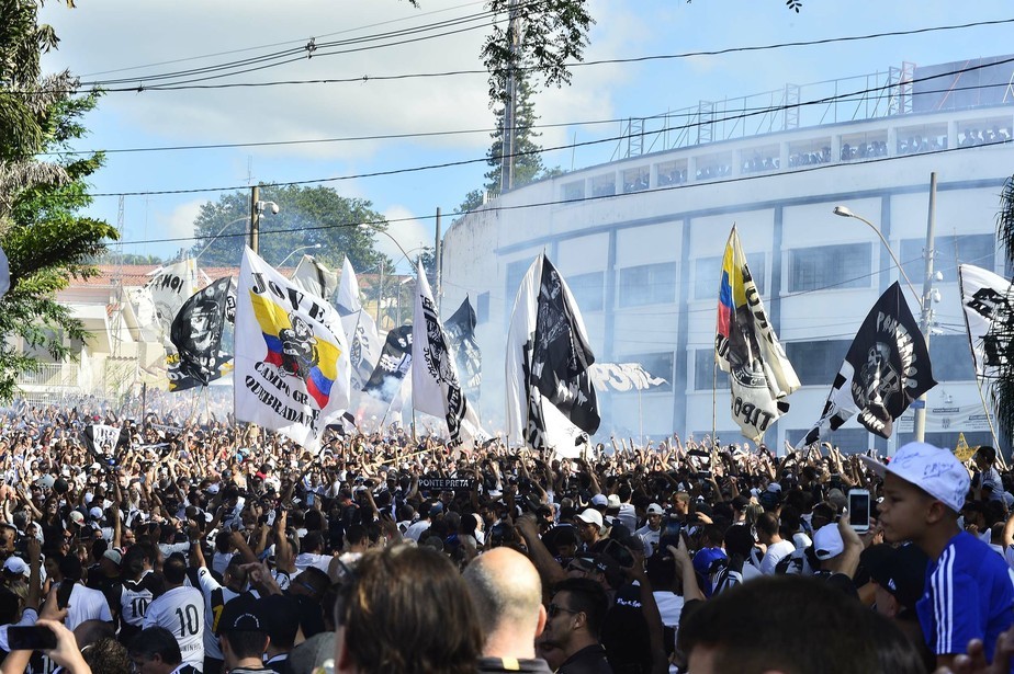 Torcedores contam os dias para reencontrar time do coração