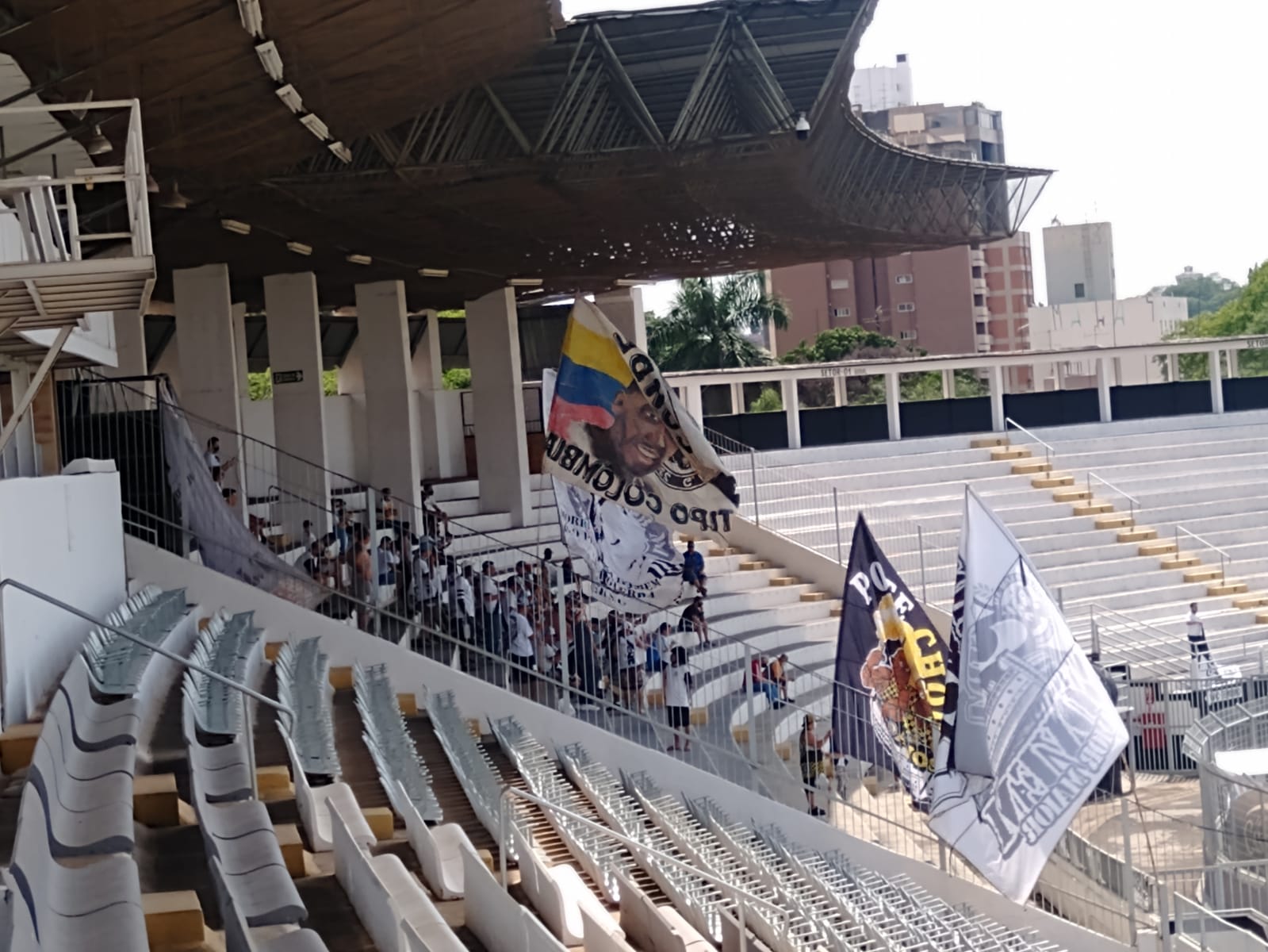 Torcida da Ponte apoia time em treino e vive expectativa do retorno