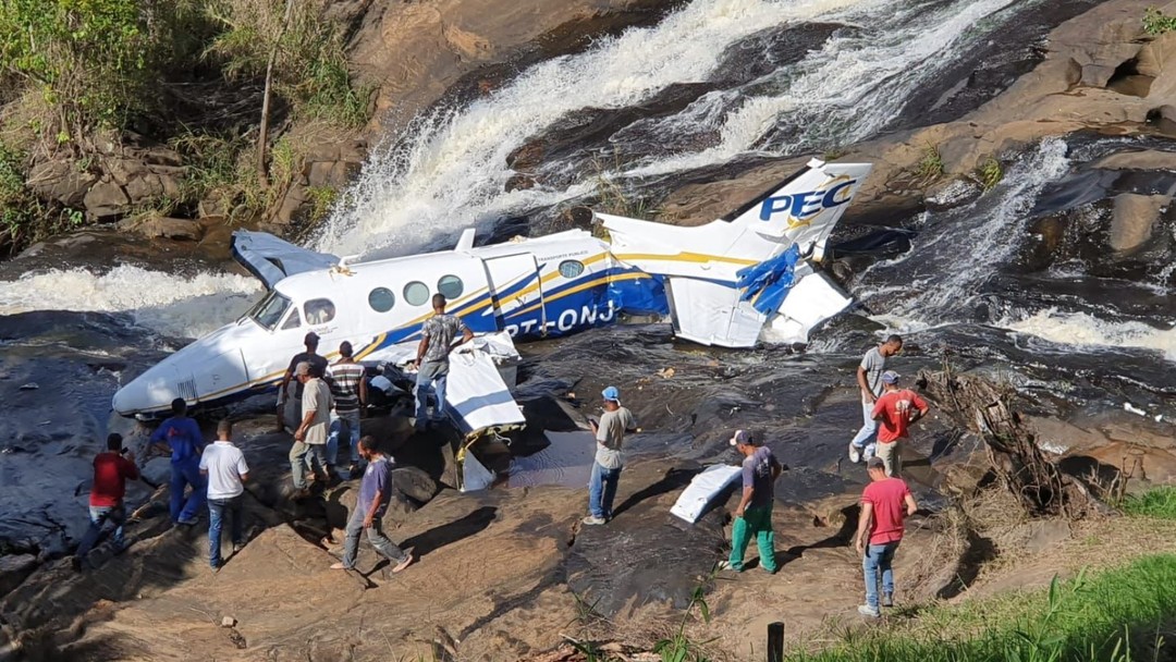 Companhia energética confirma que avião atingiu cabos de torre de energia