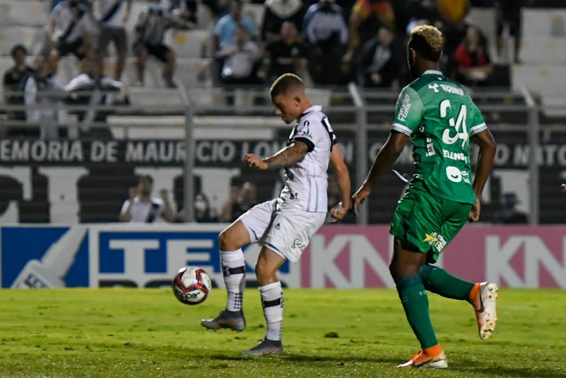 Ponte se despede com virada sobre o Coritiba