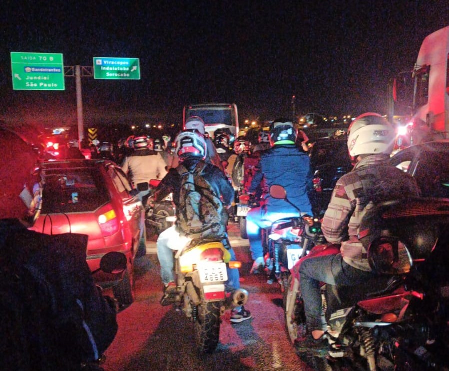 Motorista morre e 4 ficam feridos em acidente na Rod. Santos Dumont