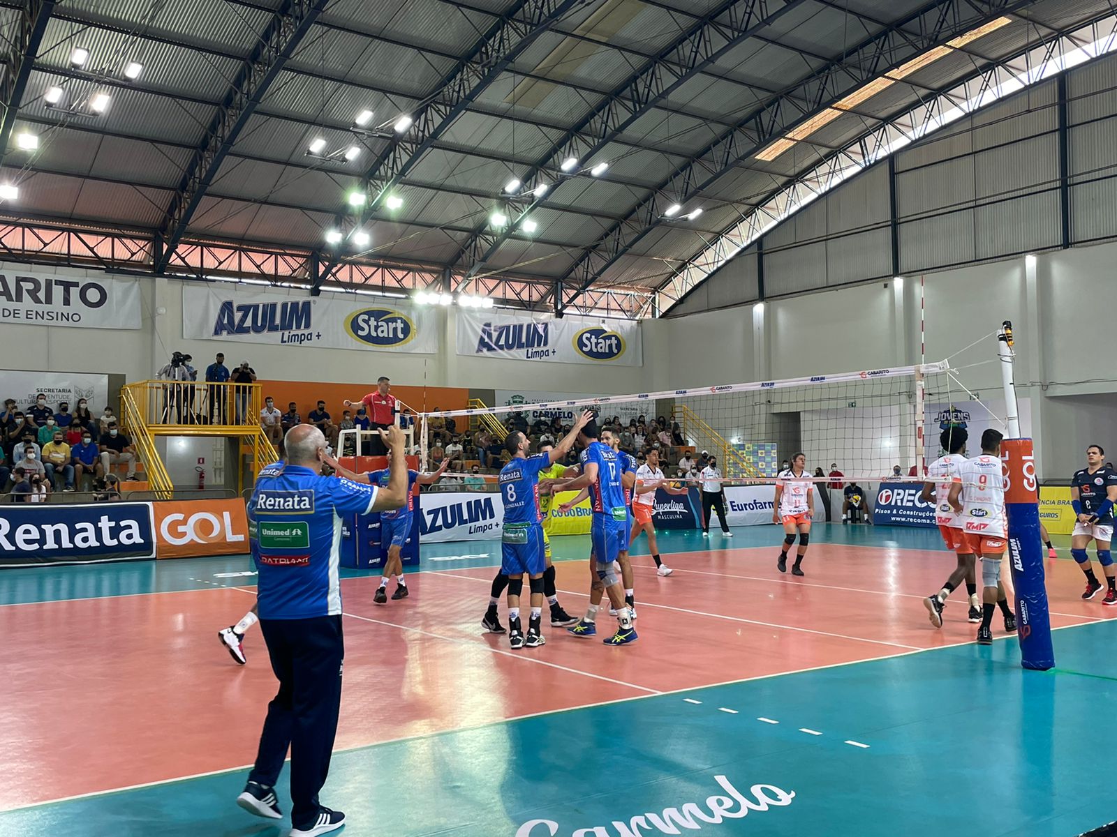 Vôlei Renata vence primeira partida na Superliga
