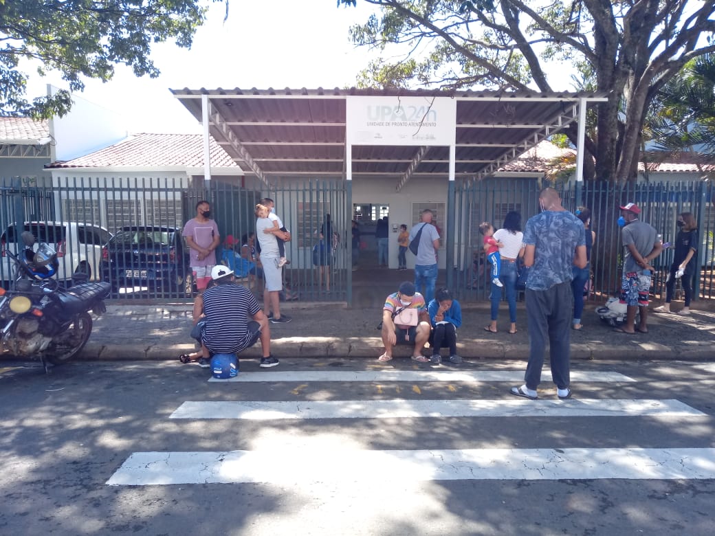 Demora no atendimento gera tumulto em unidades de saúde de Campinas