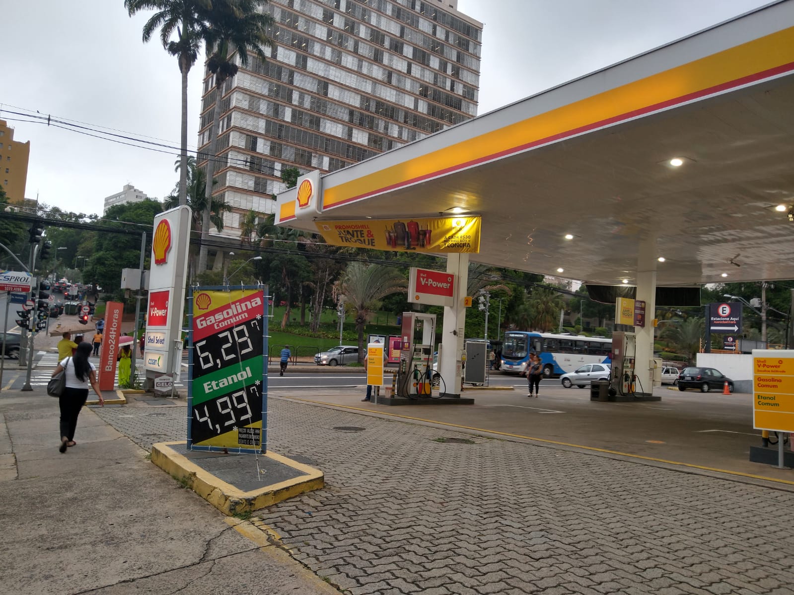 Queda no preço da gasolina nas refinarias começa a chegar aos postos