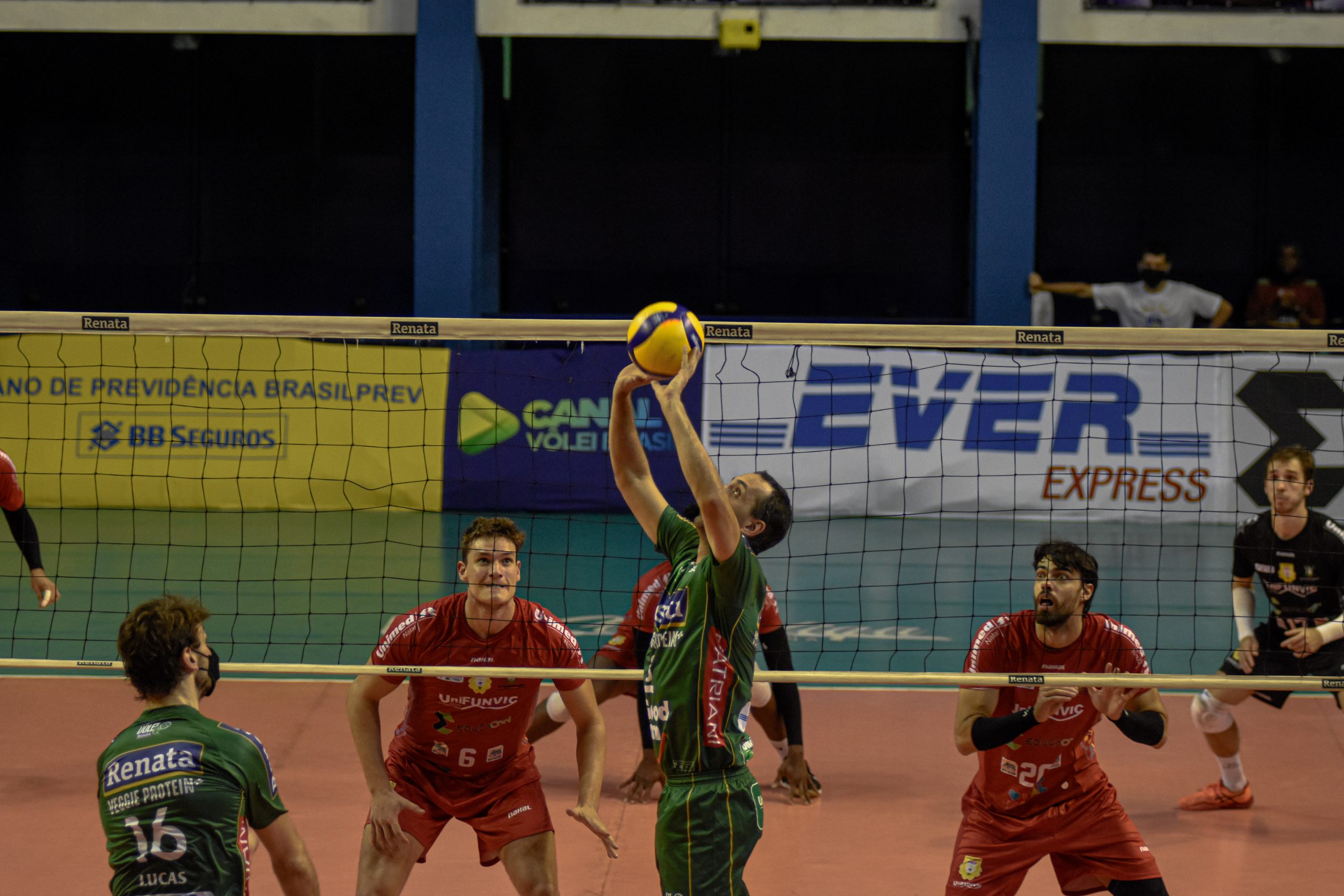 Vôlei Renata alcança sétima vitória seguida na Superliga