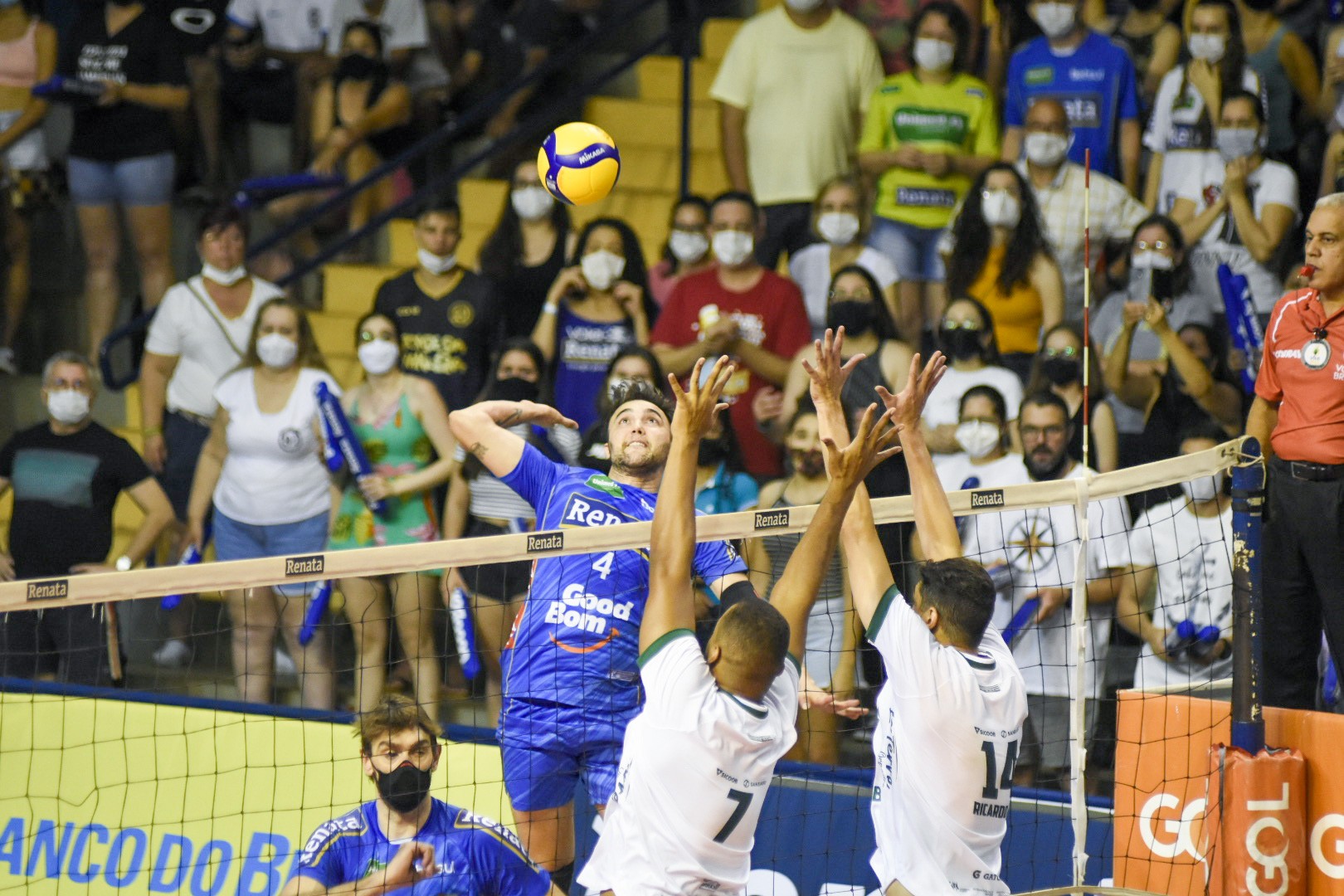 Vôlei Renata vence o Goiás no tie-break