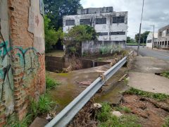 Moradores da região do Curtume reclamam de constantes alagamentos