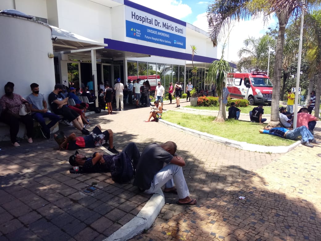 Primeiro dia útil do ano tem longa espera na unidade Amoreiras do Mário Gatti