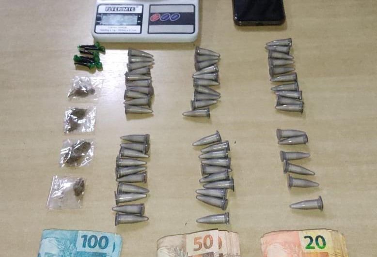 PM encontra drogas e prende dois em Paulínia