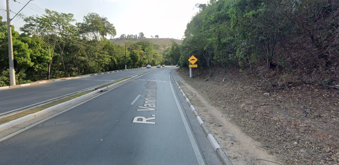 Deslizamento interdita trecho de rodovia em Pedreira