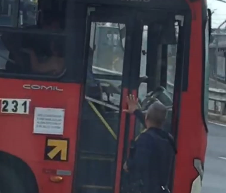 Homem assalta ônibus e faz mulher refém em Campinas