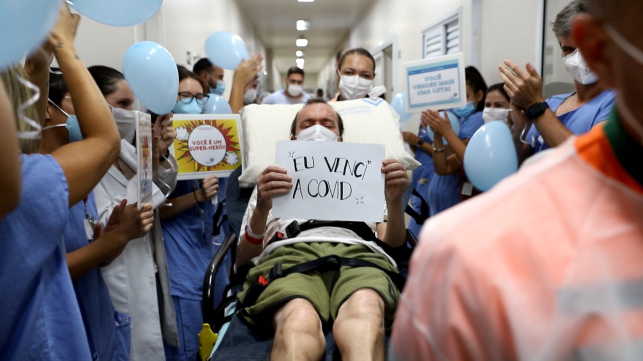 Homem tem alta 270 dias após ser internado com covid-19 em Campinas