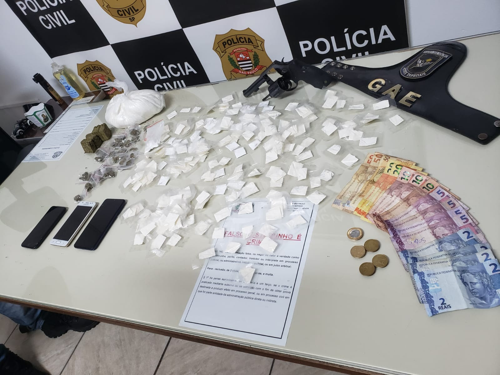 Operação prende três por tráfico de drogas em Campinas