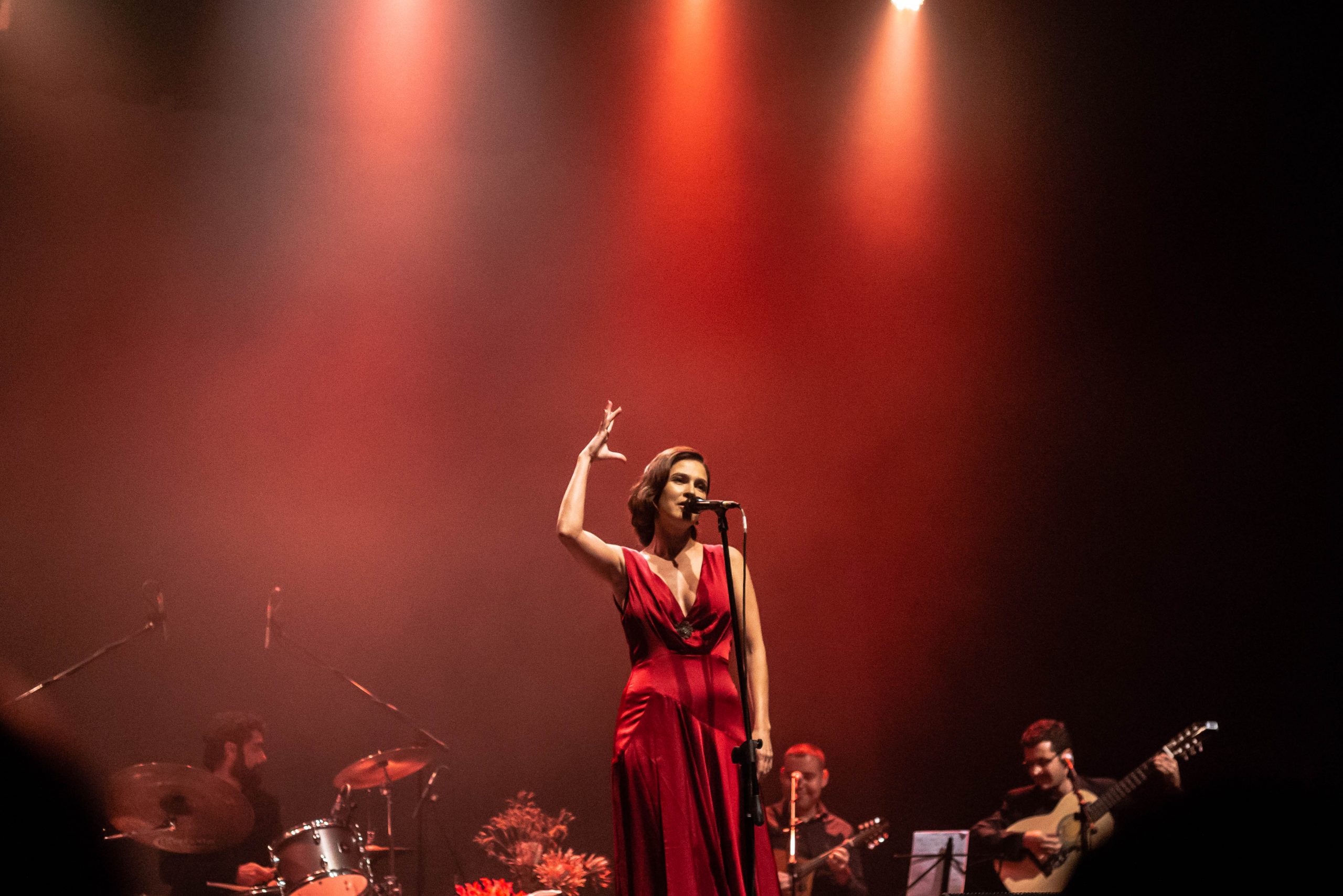 Teatro do Sesi Amoreiras recebe show gratuito de Marina de la Riva