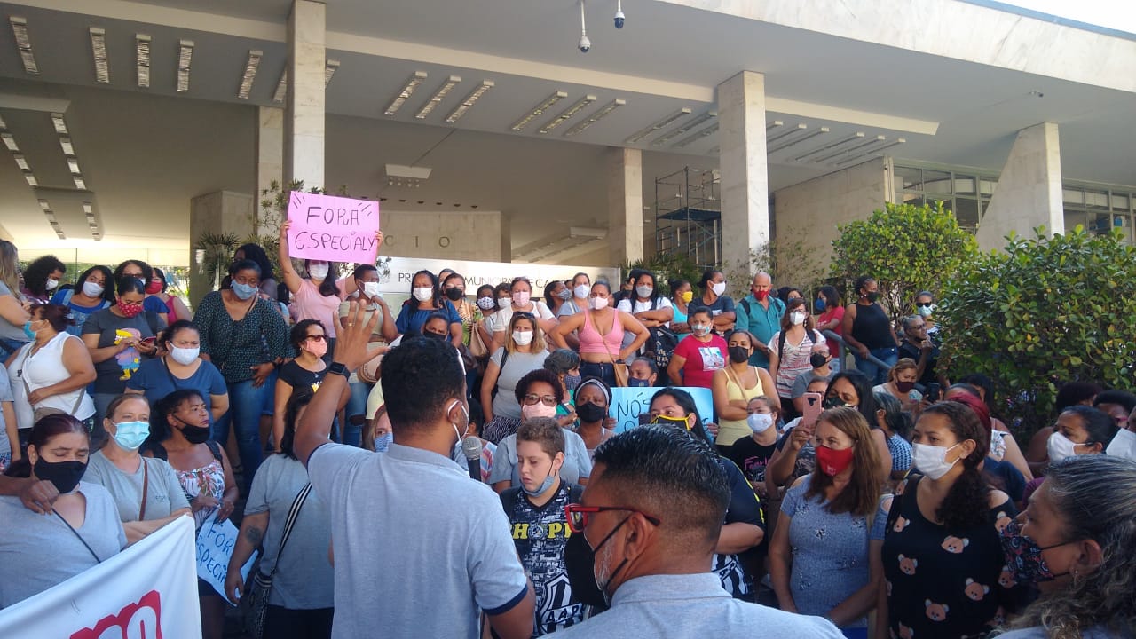 Trabalhadoras da limpeza da rede municipal voltam a se manifestar em Campinas