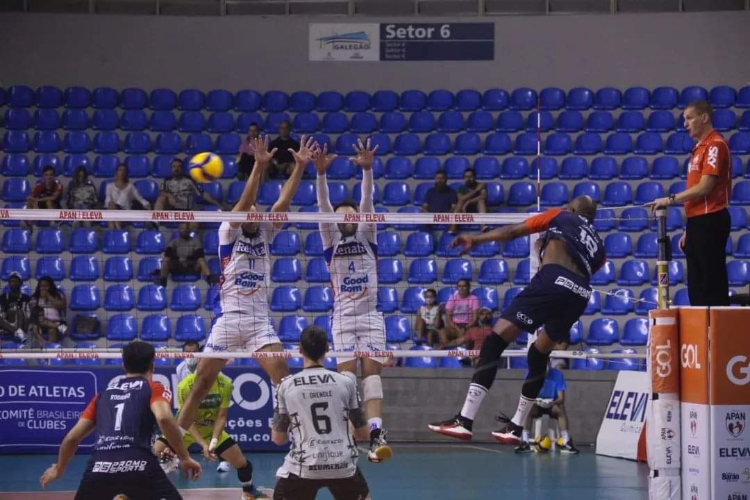 Vôlei Renata é superado por Blumenau no tie-break