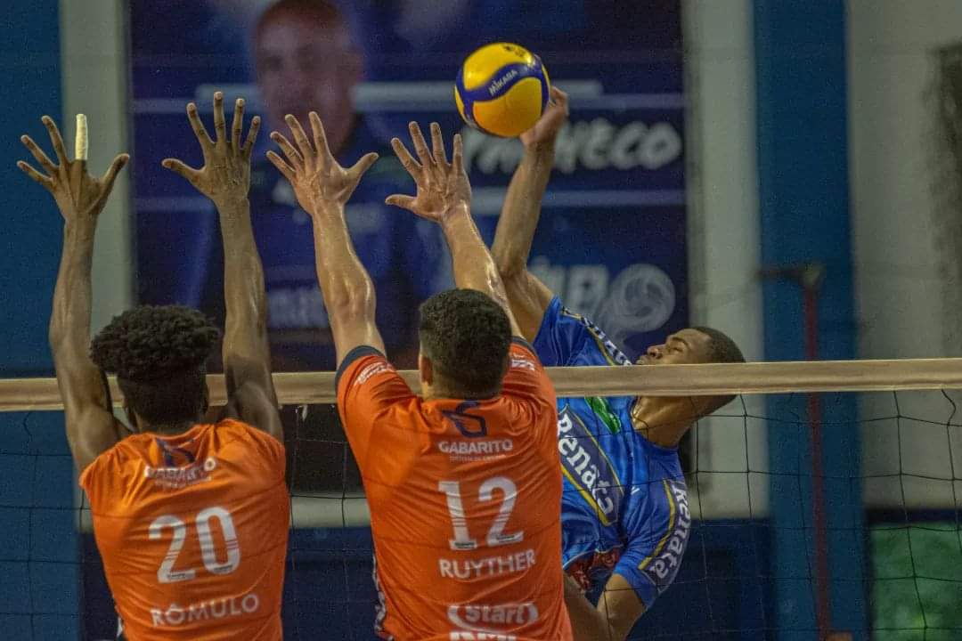 Vôlei Renata vence Uberlândia com tranquilidade