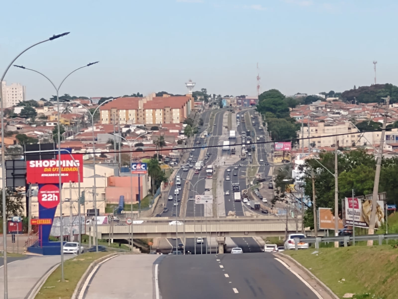 Emdec realiza bloqueios na Av. John Boyd para construção de viaduto