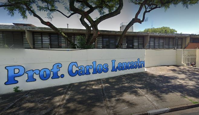 Corpo de estudante que morreu após queda dentro de escola é sepultado