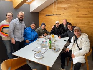 Casal da região recebe na Eslováquia brasileiros que fugiram da Ucrânia