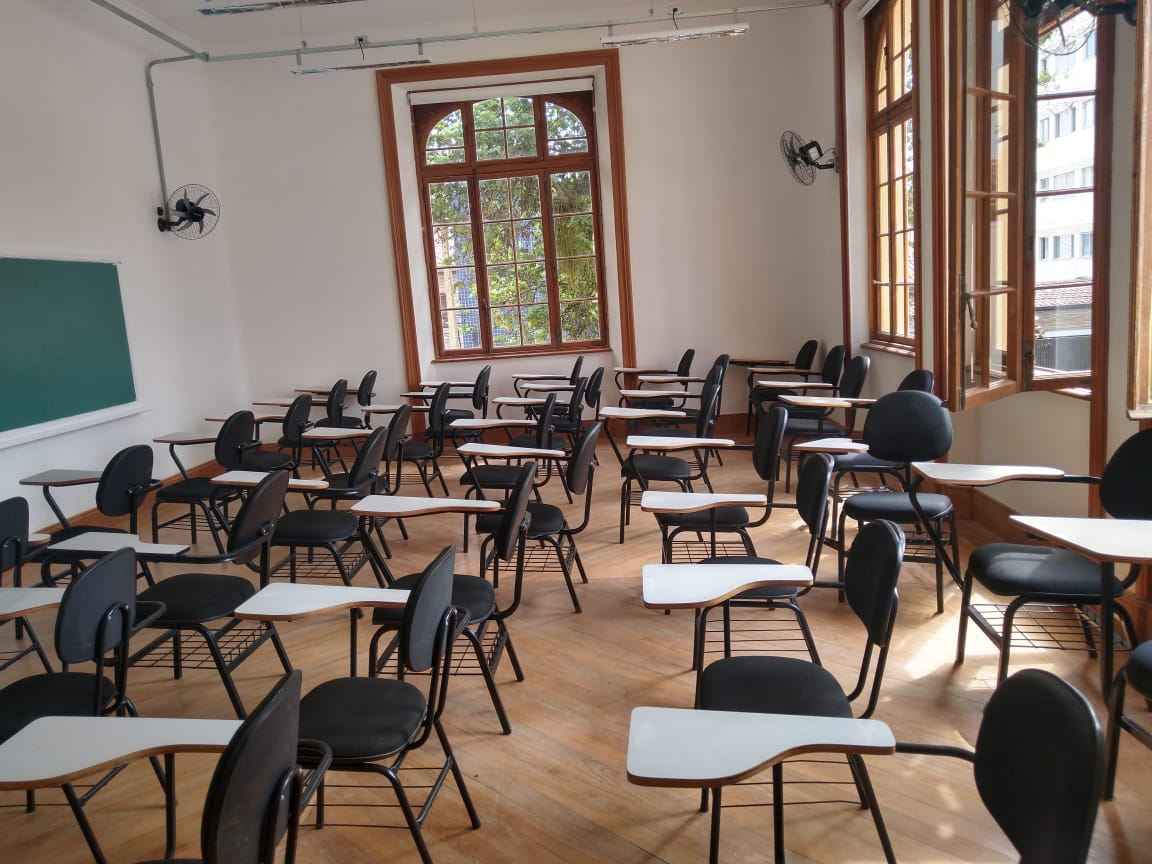 Ausência de psicólogos em escolas municipais de Campinas desrespeita lei federal