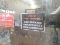 Fechamento do Extra Abolição deixa galeria de lojas em situação ruim