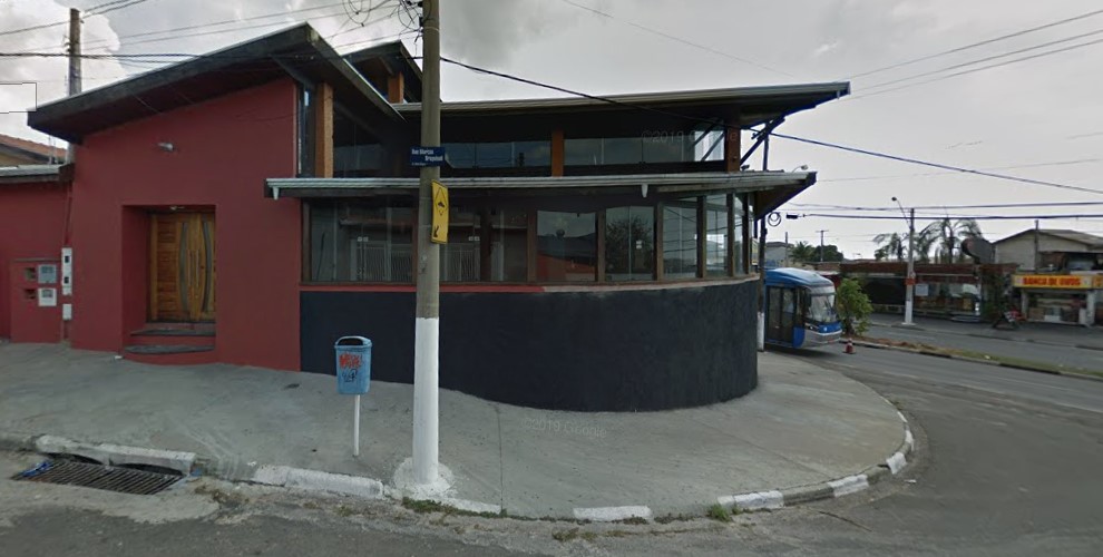 Mulher é morta e homem baleado em frente à uma casa noturna em Campinas