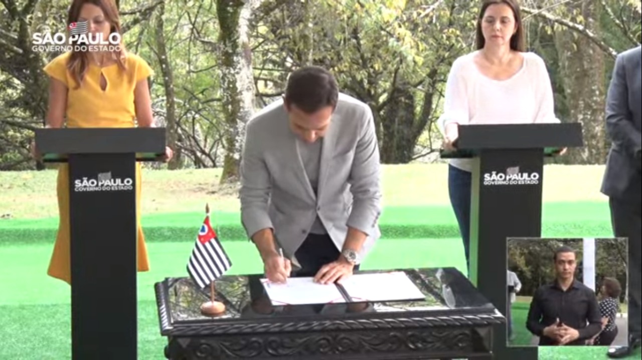 Uso de máscara em ambientes abertos deixa de ser obrigatório no estado