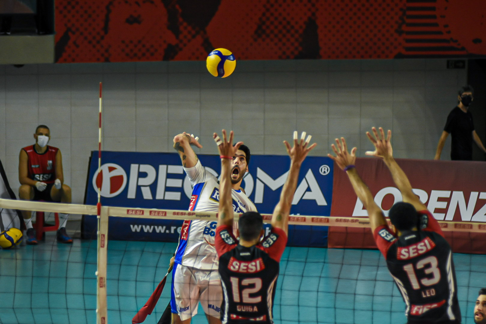 Vôlei Renata sofre virada do SESI em prévia do playoff