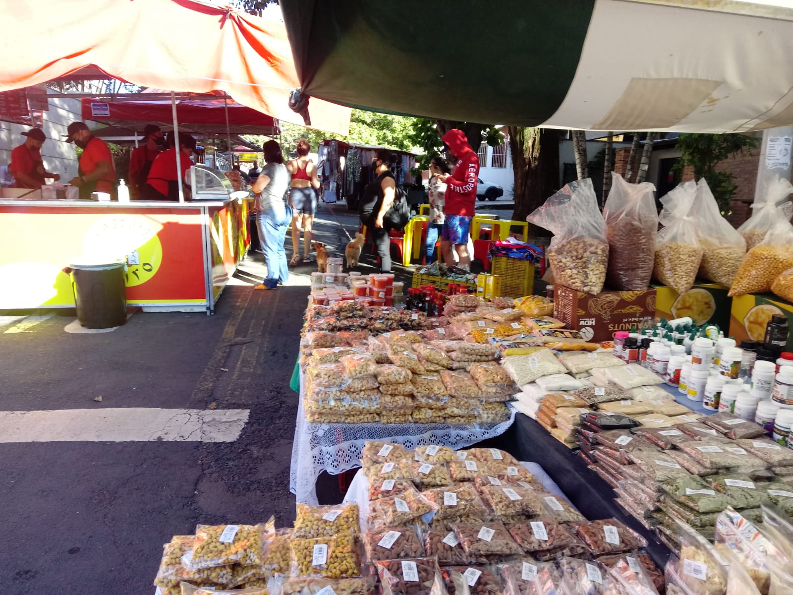 Mesmo com mudança de trânsito, feira livre da Rua Leonardo da Vinci vai continuar