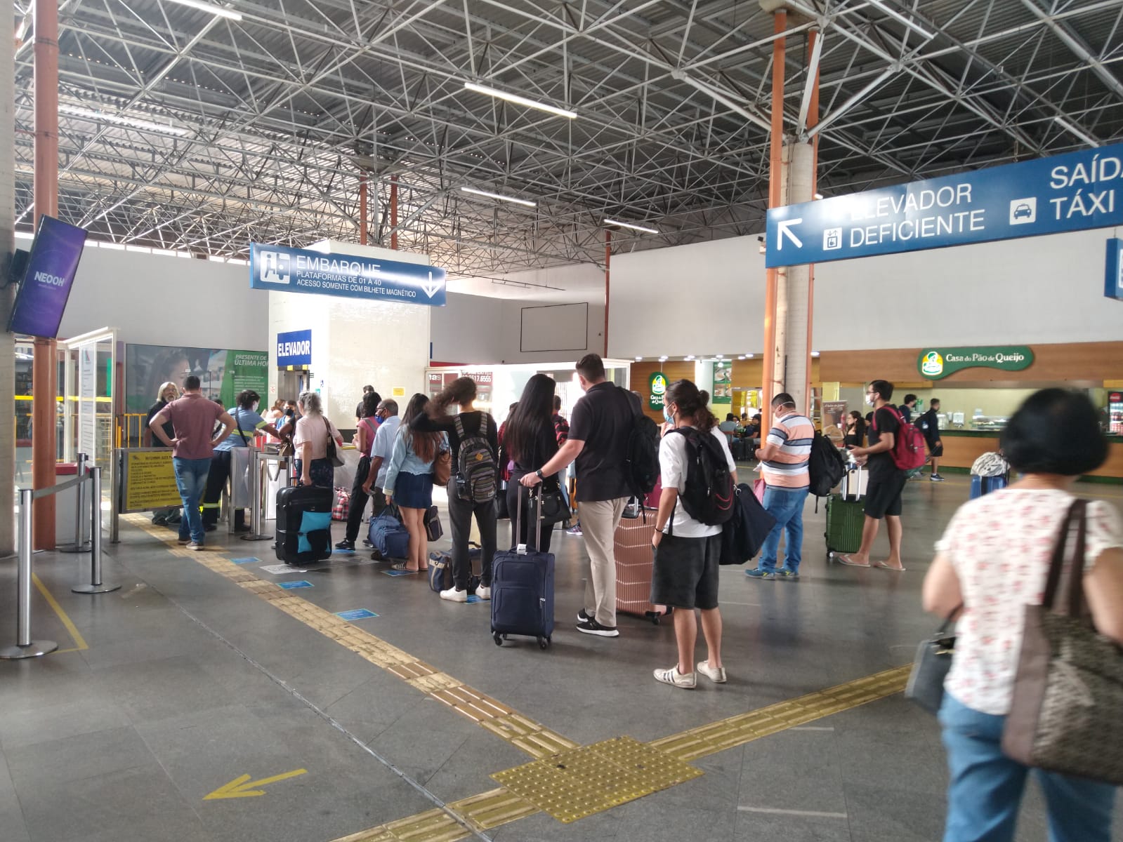 Cerca de 70 mil pessoas devem passar pela rodoviária durante o feriadão