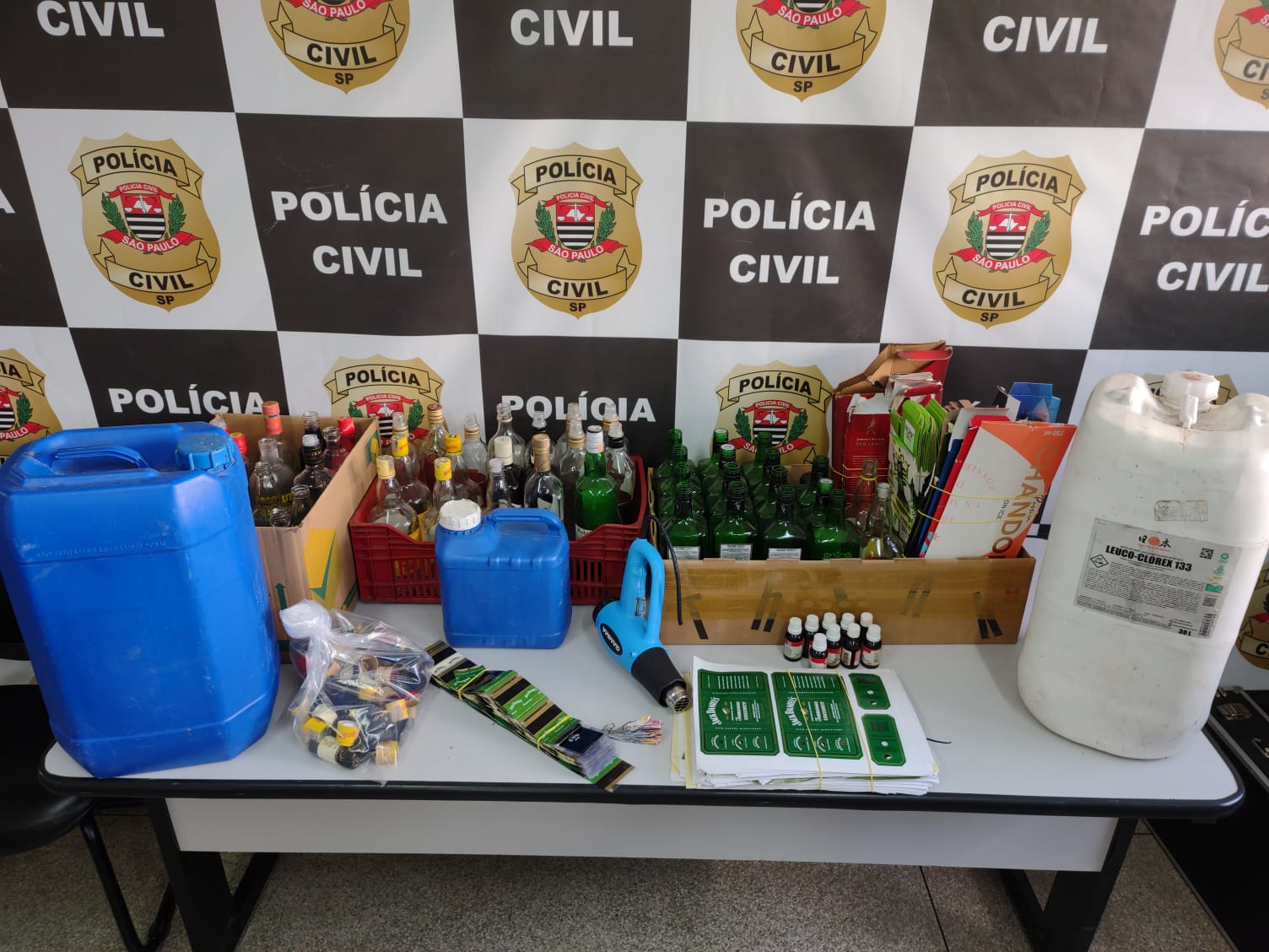 Homem é preso em fábrica clandestina de bebidas em Campinas