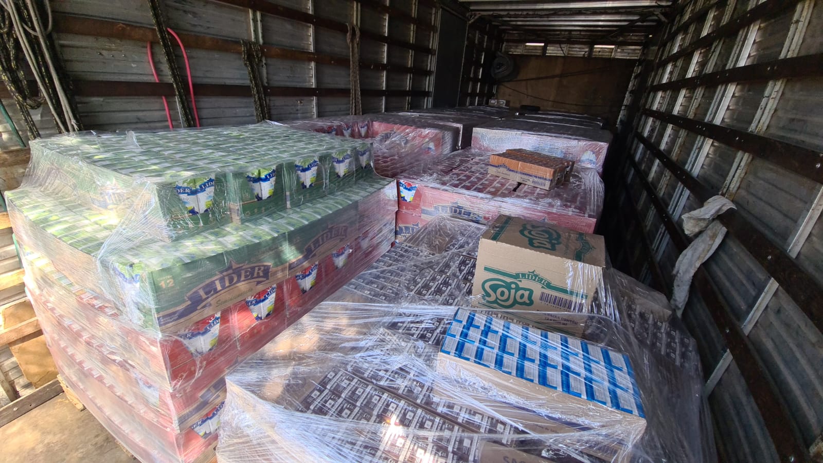 Policiais recuperam caminhão de laticínios roubado em Pedreira