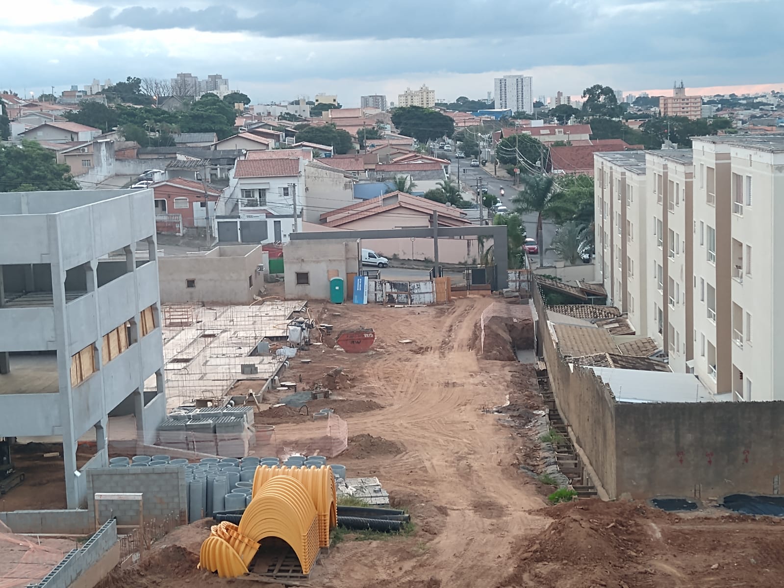 Barulho de obra de construtora no período da noite incomoda vizinhos